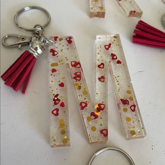 Resin intial key chains - Picture 1 of 12